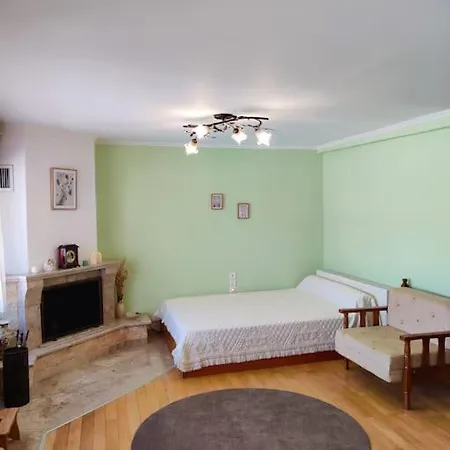 Ives Apartament *